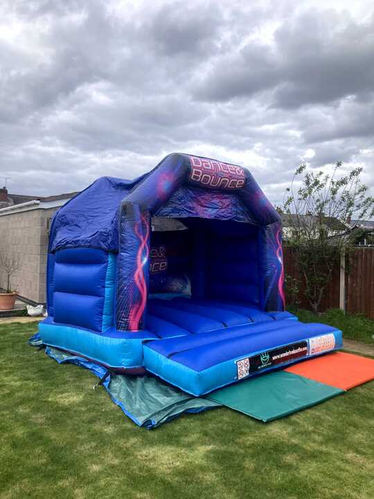 12ft x 12ft Children’s Dance & Bounce Showstopper Bouncy